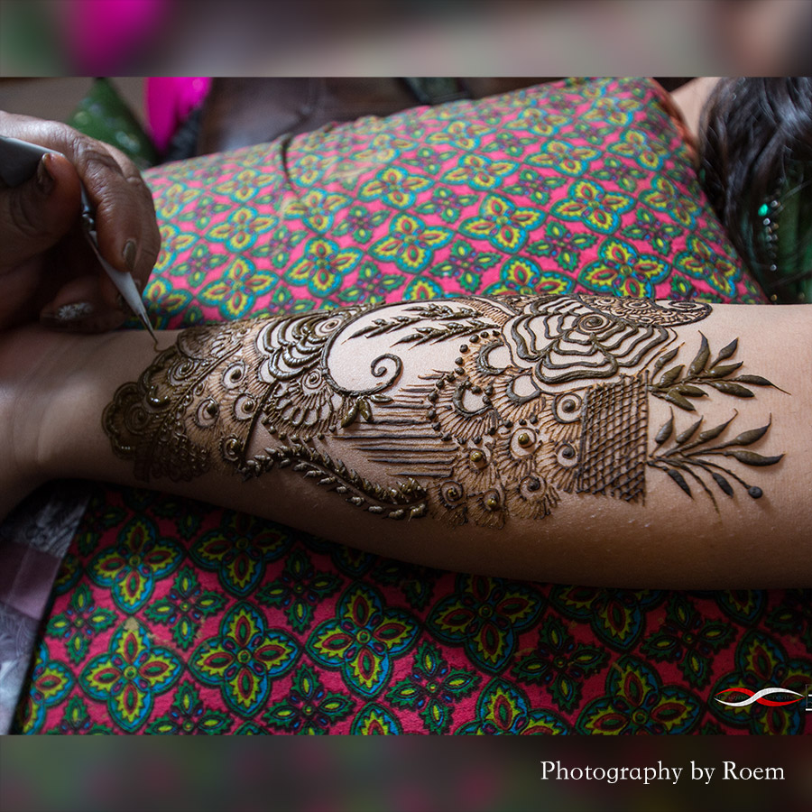 Applying Bridal Henna graphic